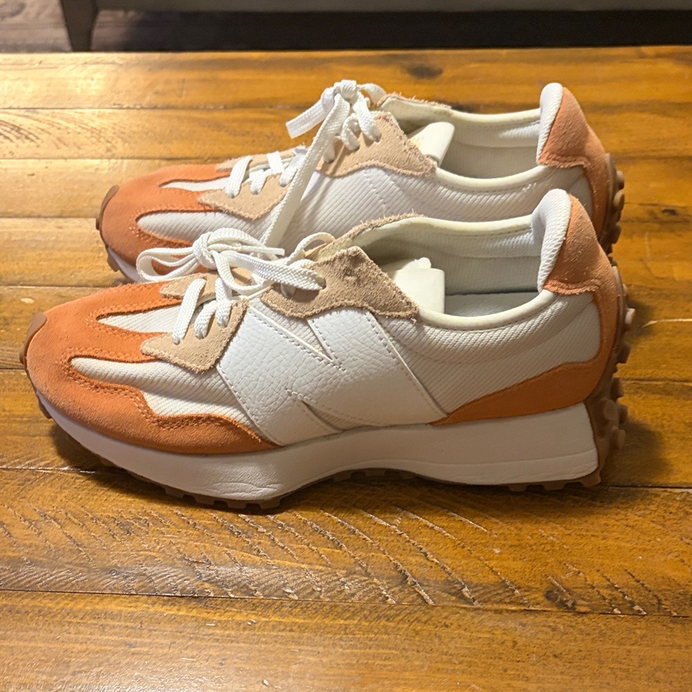 New Balance 327 Women's White/Apricot Sneakers size 9